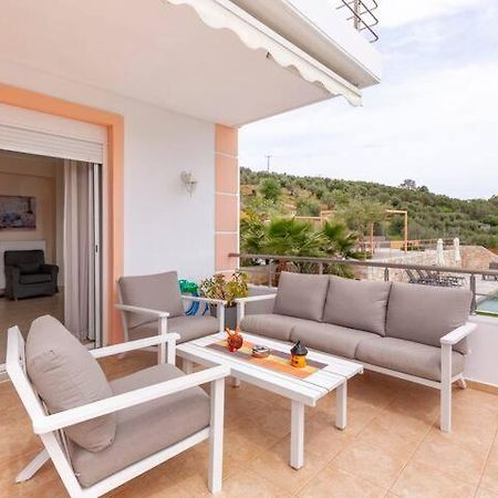 Villa Oasis Galatás Exterior photo
