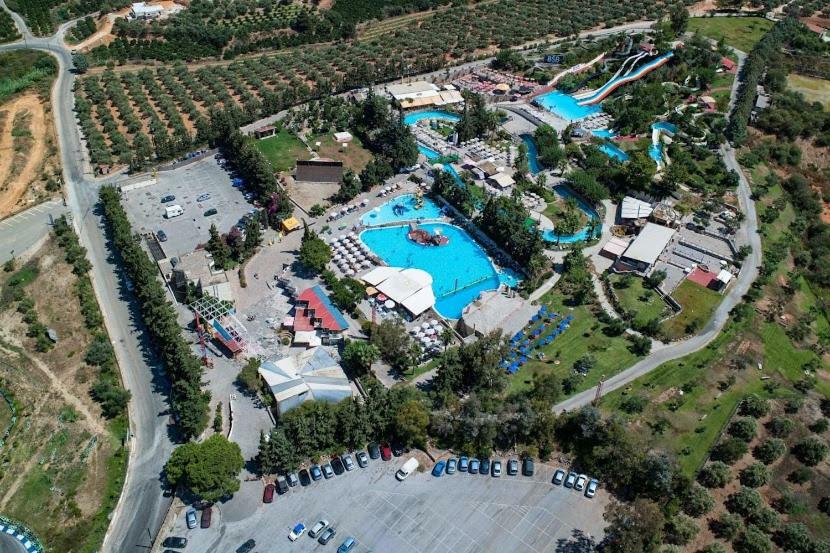 Villa Oasis Galatás Exterior photo